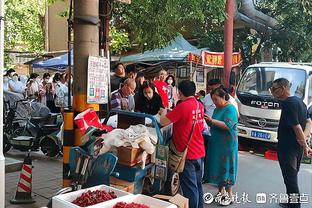 戈贝尔：不能上场时会很沮丧 但我为球队的表现感到兴奋